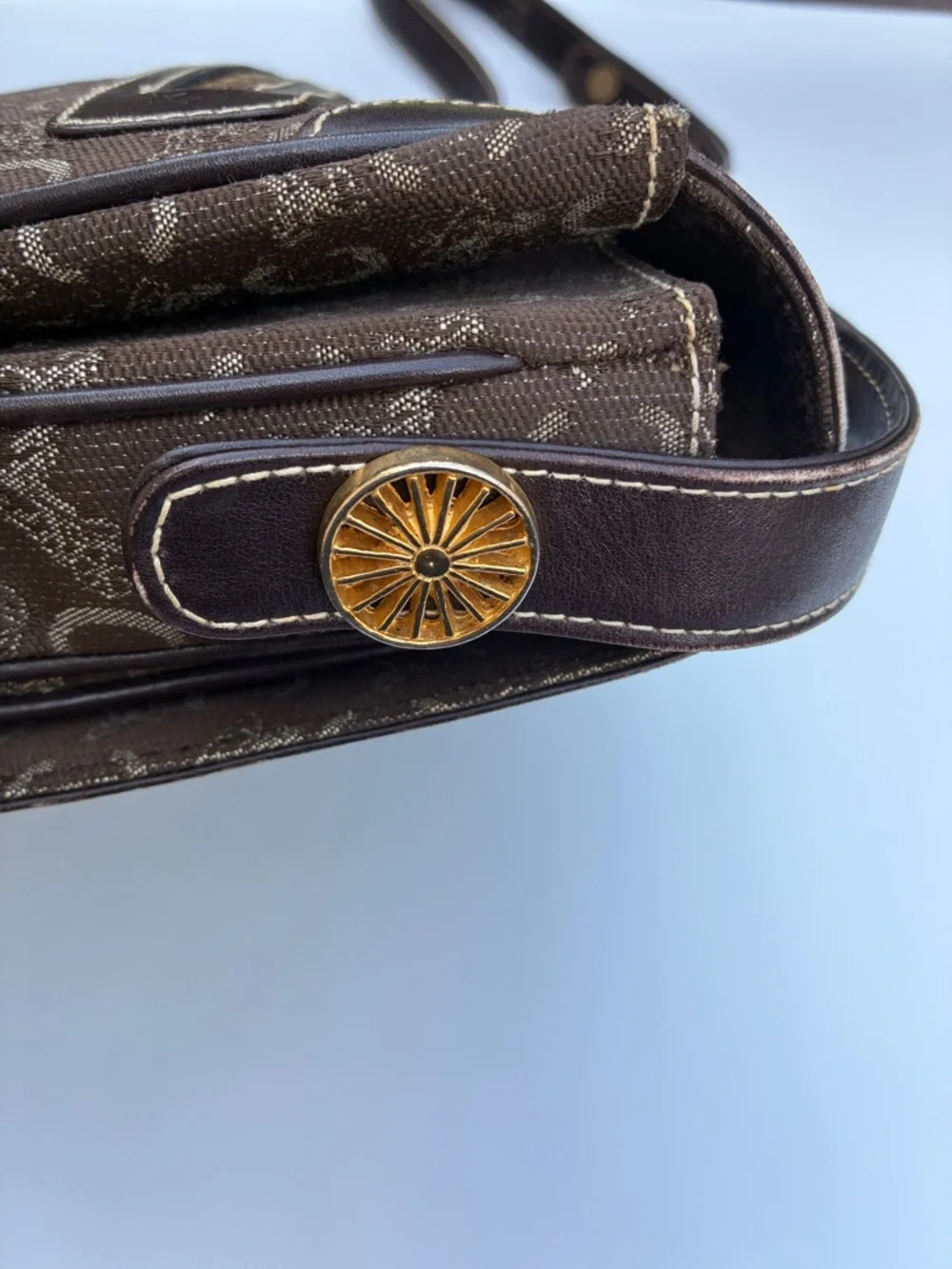 Pre-loveAuthentic Celine Vintage Brown Handbag – Timeless Chic Style - Picture 11 of 16